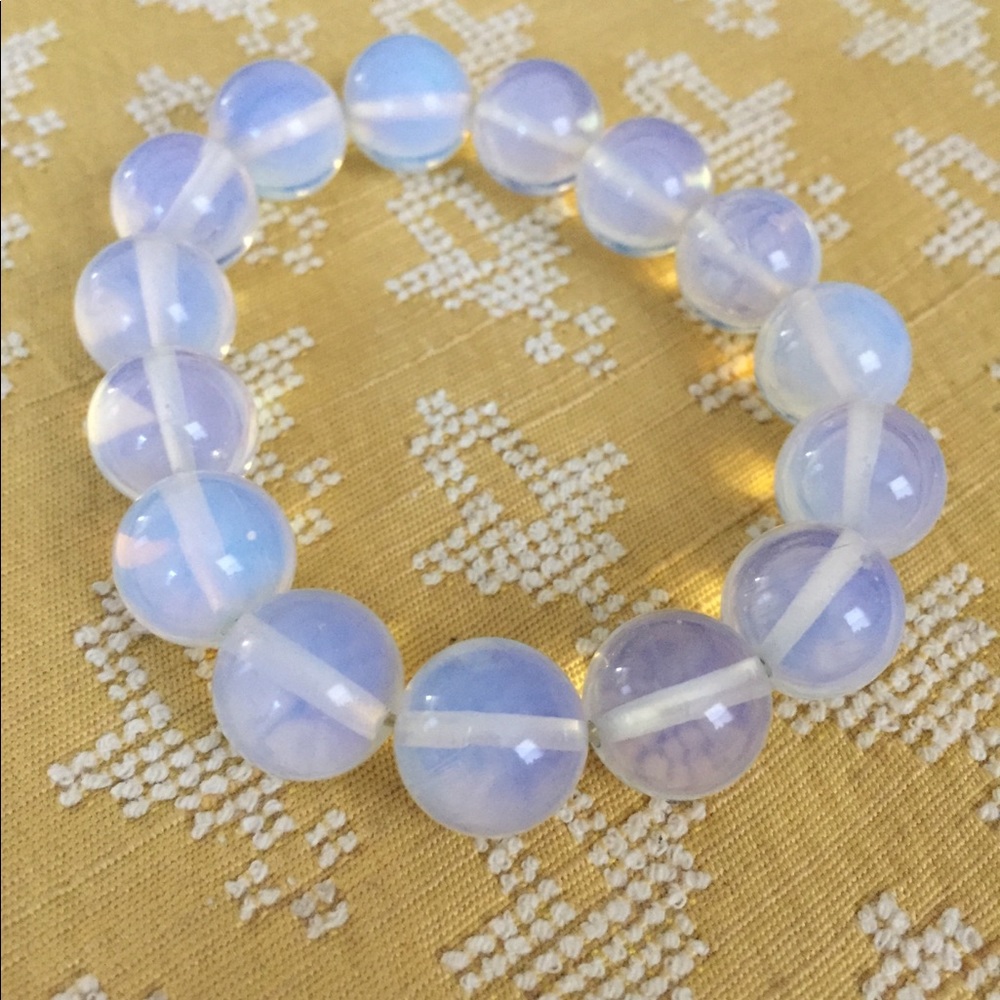 Iridescent beaded bracelet